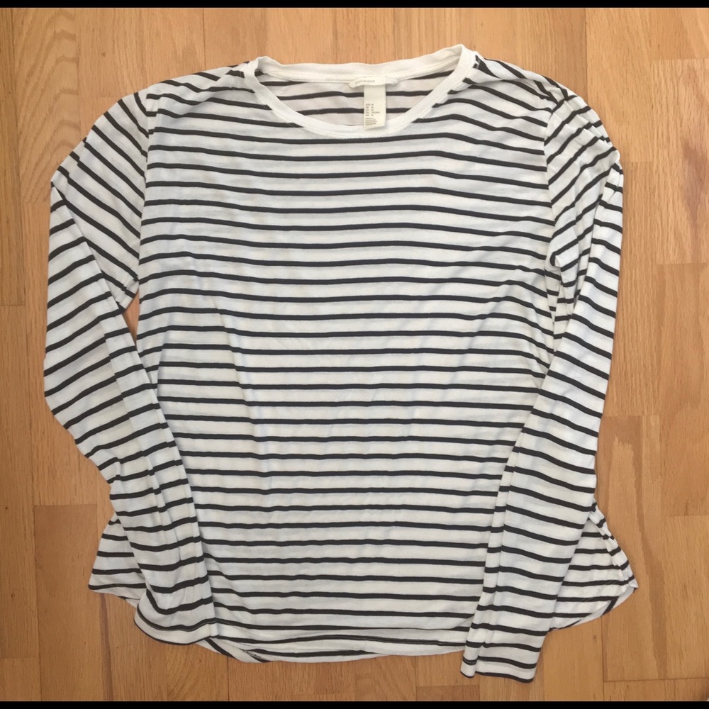 2/$20 ⭐️💥H&M Long Sleeved Striped Top 🌈